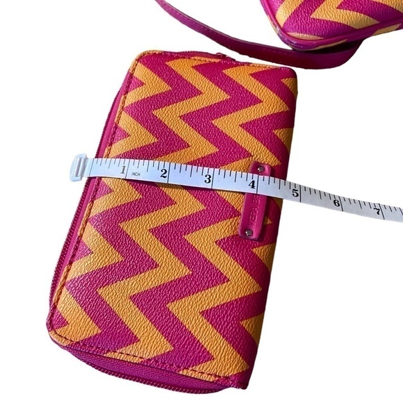 Vera Bradley Crossbody & Matching Wallet - Picture 11 of 12